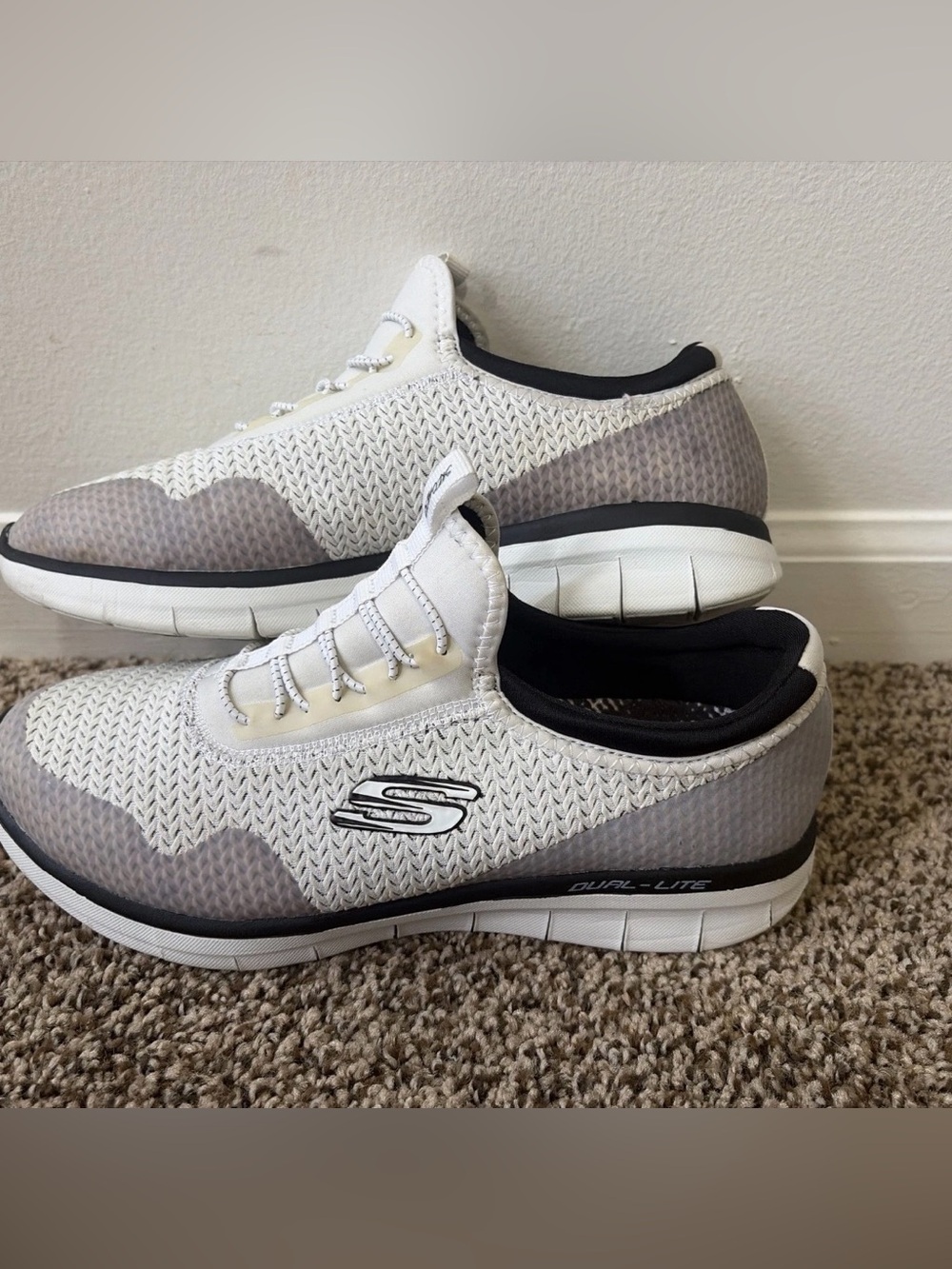 Skechers Dual-Lite Air Cooled Memory Foam White Women's Sneakers Size 8.5